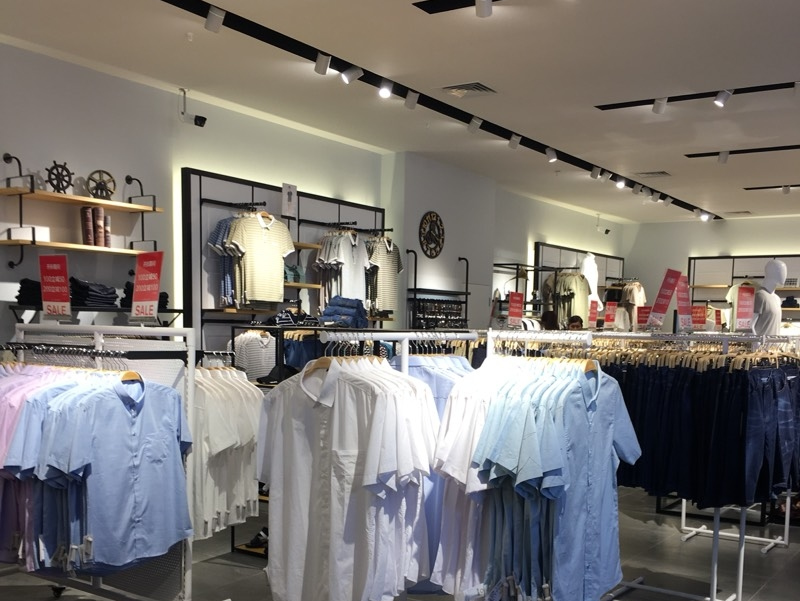 服裝百貨店青年服裝區設計