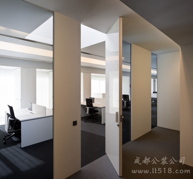 成都現代辦公室裝修風格哪家工裝裝修公司好？